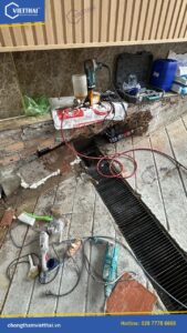 Bơm foam chống thấm 20 Huỳnh Lan Khanh Tân Bình