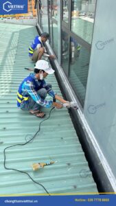 Chống thấm tường ngoài nhà văn phòng 55 Hồ Hảo Hớn Quận 1 Polyurea R